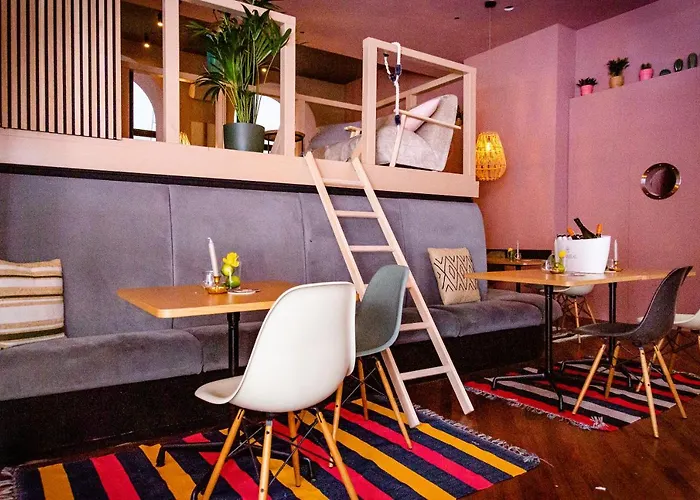 מלון Yours Truly