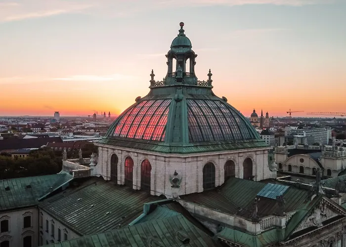 Yours Truly מלון 4*